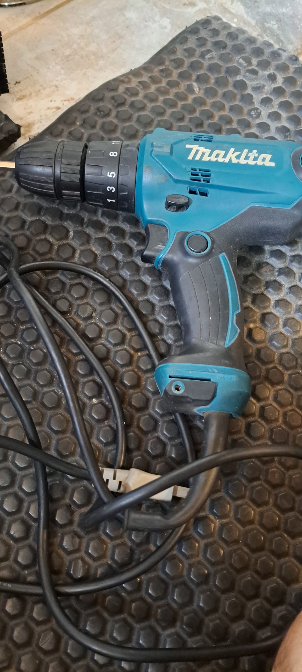 máy khoan búa và vặn vít Makita HP0300